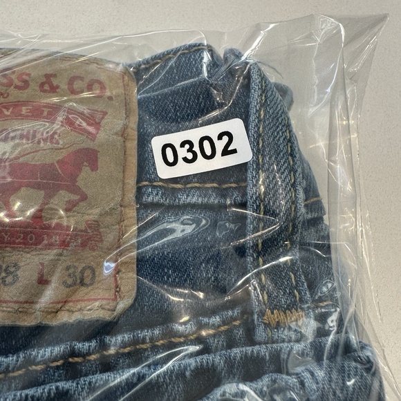 Levis 514 Jeans Mens 28x30 Blue Slim Mid Rise Medium Wash Straight Faded Denim - Picture 12 of 12